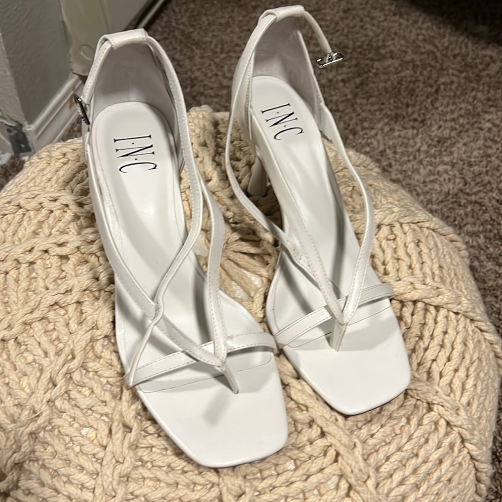 Inc white heels size 8 in mid good condition